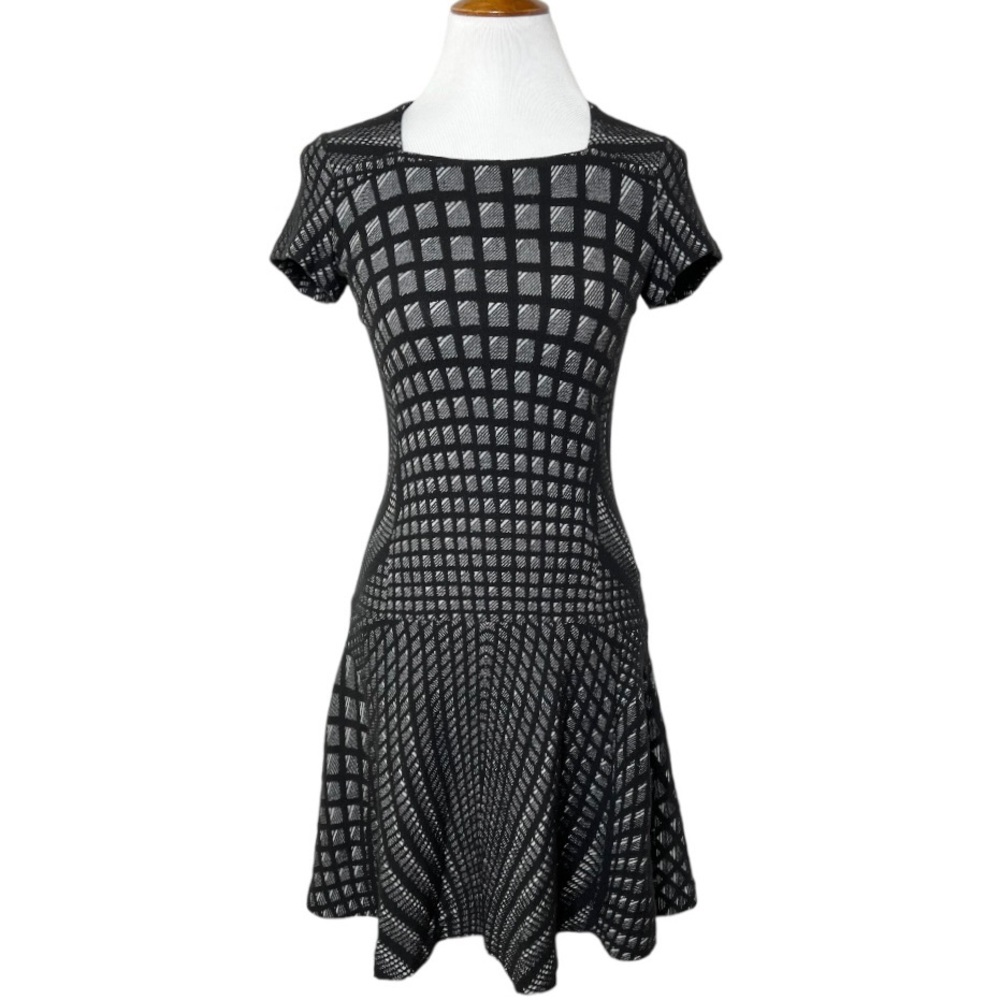 SOLD-Diane Von Furstenburg Black Short Sleeve Wool Blend Jacquard Knit Dress - Picture 2 of 11
